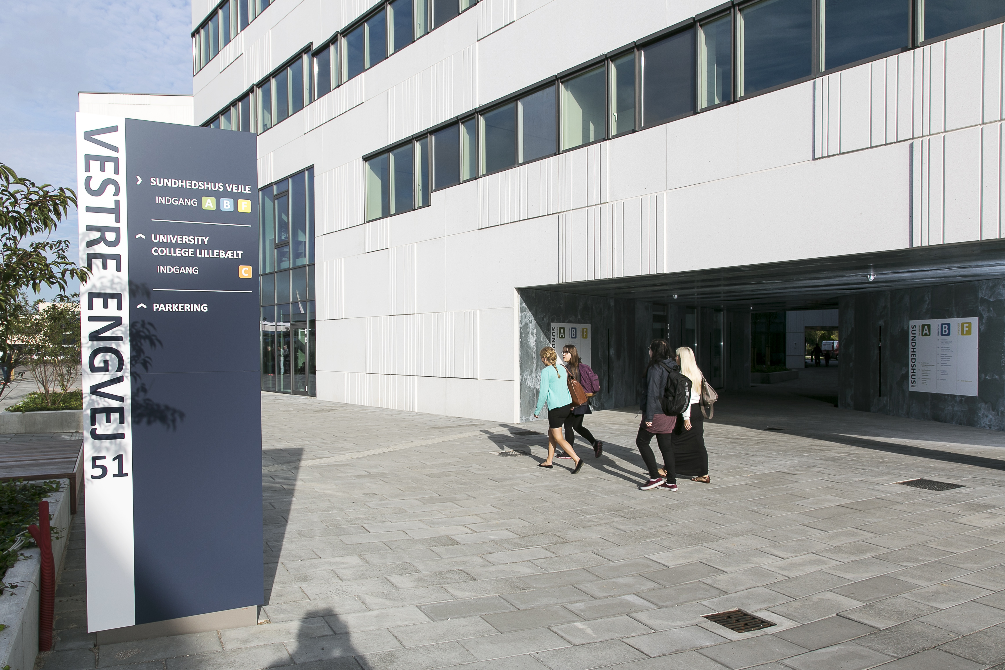 Foto af indgang til Sundhedshuset